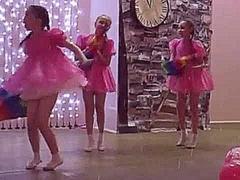 Детский танец "капризные зонты"/Kindertanz "wunderliche