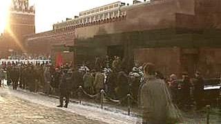 День памяти В.И.Ленина. Тысячи граждан пришли к Мавзолею на