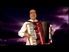Армянский музыкант в Москве, Аккордеонист Артём Арутюнян -